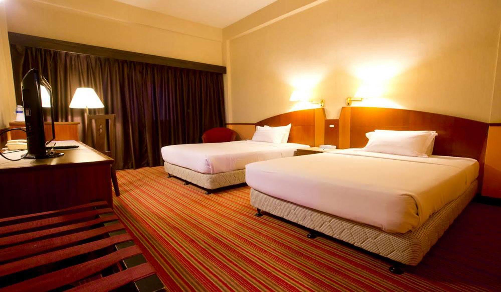 Merrida Hotel Klang Esterno foto